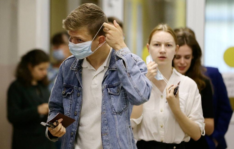 В Минздраве заявили, что школьники находятся в группе риска по тяжелой форме COVID-19