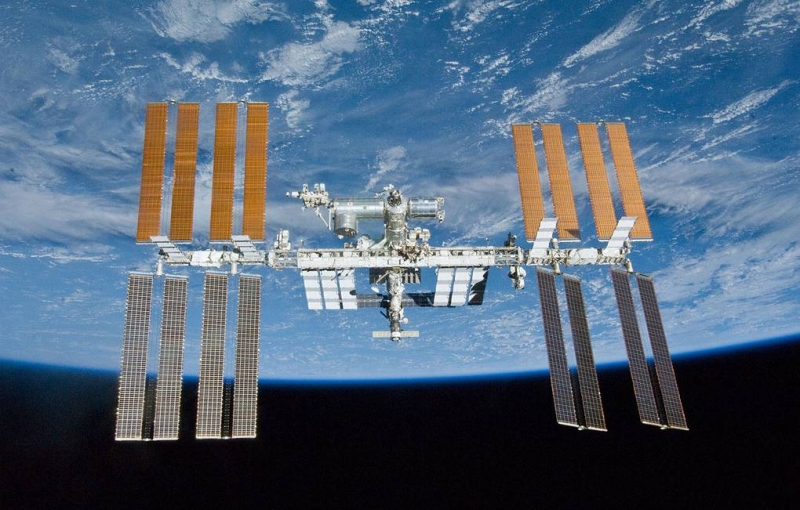 В Роскосмосе назвали причину переноса коррекции орбиты МКС