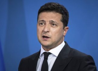 Зеленский обвинил РФ в нарушении международного права из-за выдачи паспортов в Донбассе