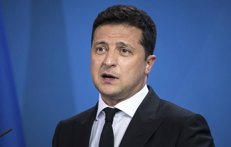 Зеленский обвинил РФ в нарушении международного права из-за выдачи паспортов в Донбассе