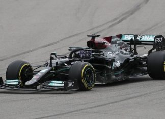 Британец Хэмилтон стал первым на Гран-при России и одержал 100-ю победу в «Формуле-1»