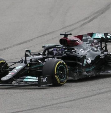 Британец Хэмилтон стал первым на Гран-при России и одержал 100-ю победу в «Формуле-1»