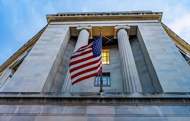 Двух американцев обвинили в передаче штабу Трампа средств от россиянина в 2016 году