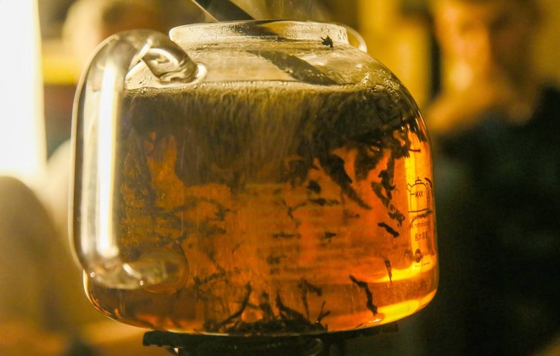 Физики выяснили, какая вода лучше всего подходит для заваривания чая