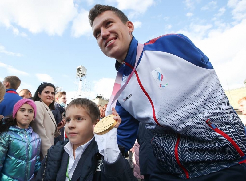 Герои жизни.
На Красной площади прошла торжественная встреча паралимпийской сборной