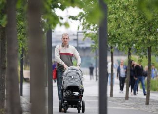 «Известия»: с 2022 года отцы детей от суррогатных матерей смогут получать маткапитал