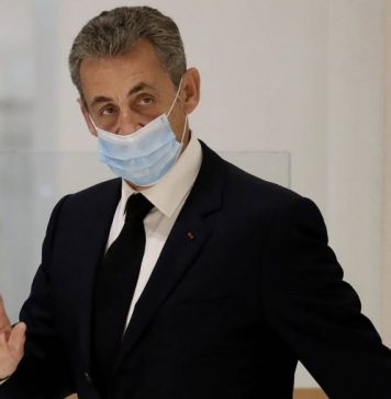 Николя Саркози приговорили к году тюрьмы