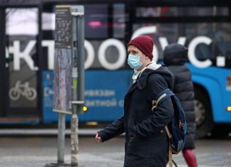 Песков заявил, что речи о федеральных мерах из-за ситуации с COVID-19 в России пока нет