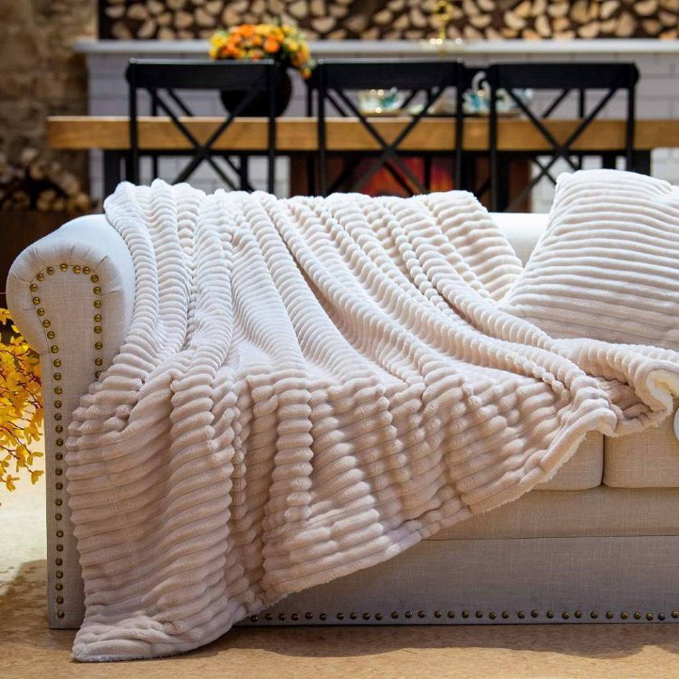 С пледом тепло и уютно в вашем доме