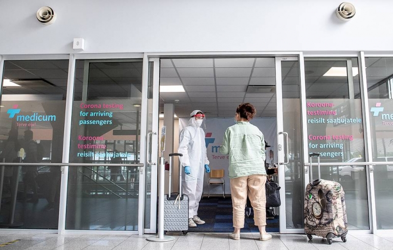 Правительство Эстонии освободило привитых вакцинами РФ от тестирования и самоизоляции