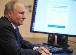 Путин для голосования на выборах использовал телефон одного из помощников