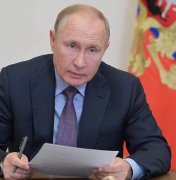 Путин наградил орденом Мужества полицейского, который обезвредил напавшего на вуз в Перми