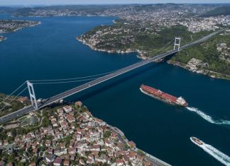 Российский сухогруз столкнулся с турецким судном в Босфоре