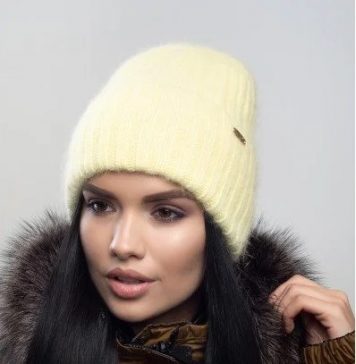 Модные зимние женские шапки оптом: важный аксессуар этой зимой