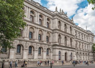 Советника-посланника посольства России в Великобритании вызвали в МИД королевства