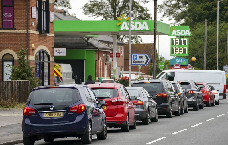 В Британии приостановят действие антимонопольного закона, чтобы наладить поставки бензина