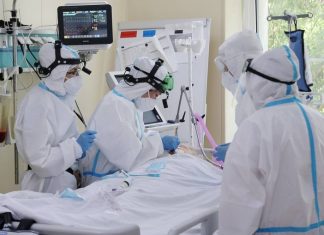 В России пять дней подряд регистрируют более 800 смертей из-за коронавируса в сутки