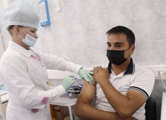 Власти Москвы назначат стимулирующие выплаты медикам за проведение вакцинации