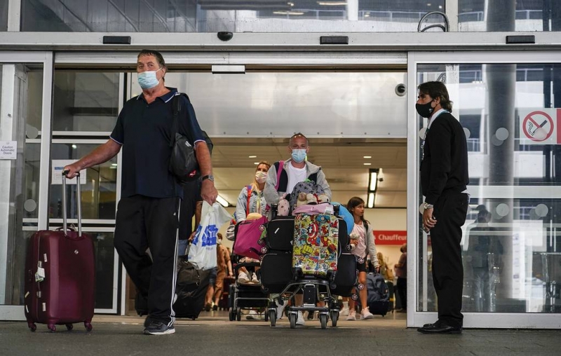 Власти Великобритании смягчают правила въезда в королевство из других стран, включая РФ