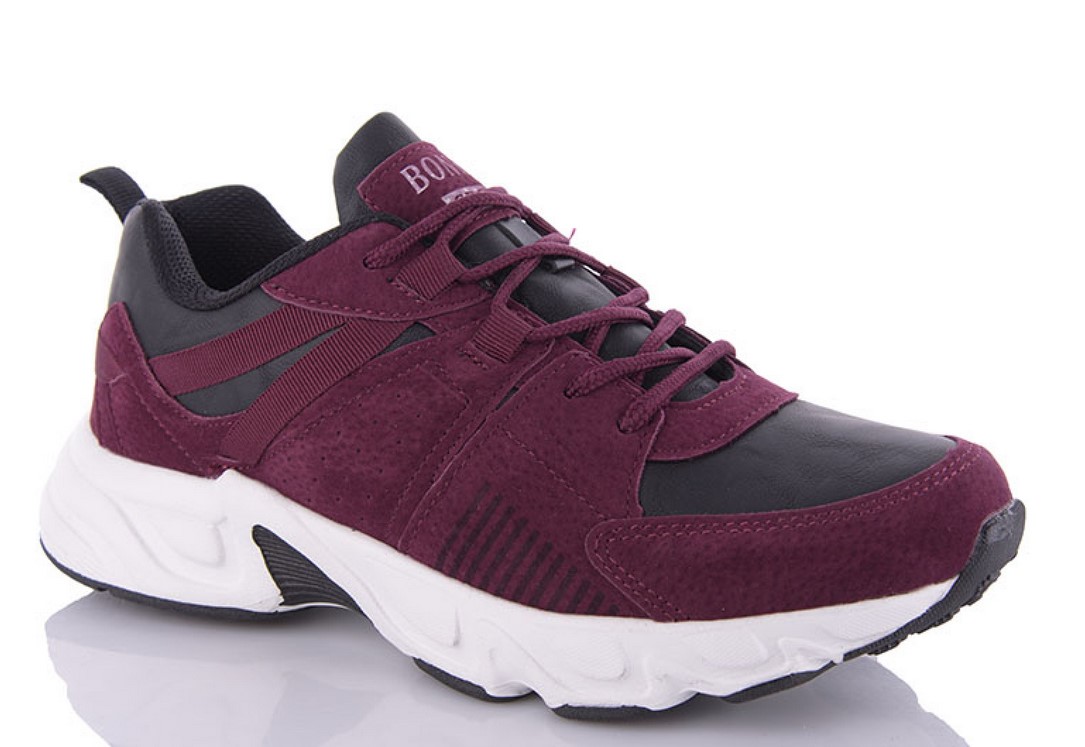 Женские кроссовки: будьте модными