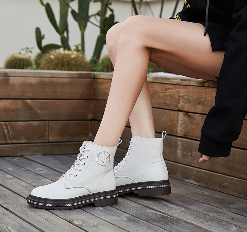 Стильная женская и мужская обувь