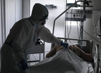 Число заболевших ковидом за неделю в России стало максимальным в 2021 году