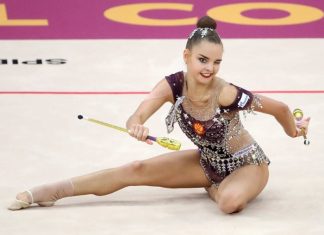 Дина Аверина стала чемпионкой мира по художественной гимнастике в упражнениях с булавами