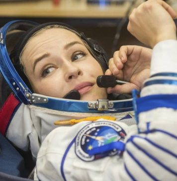 Экипаж с Пересильд перешел в корабль, на котором вернется на Землю