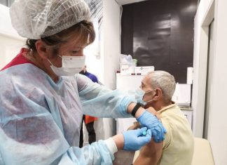 Гинцбург назвал оптимальный срок для ревакцинации от COVID-19