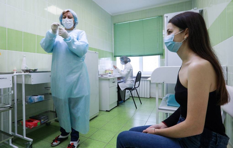 Кремль связал высокую смертность от ковида в России с недостаточным уровнем вакцинации

