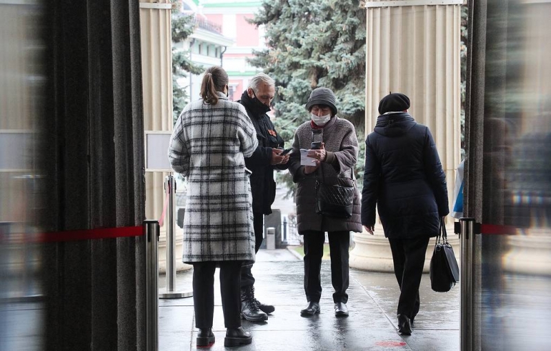 Мероприятия в закрытых помещениях разрешили проводить при заполняемости в 70% с QR-кодами