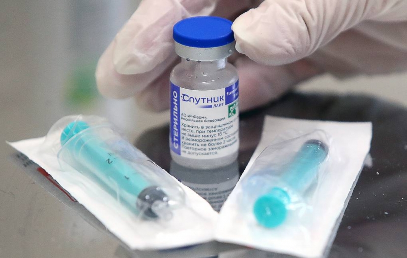 Минздрав одобрил одновременное применение "Спутника Лайт" и вакцины против гриппа
