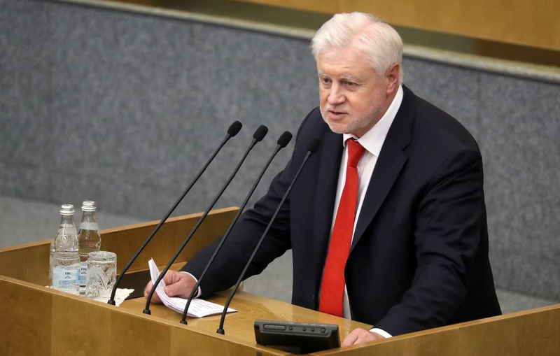 Миронов предложил главе Пенсионного фонда написать заявление об отставке