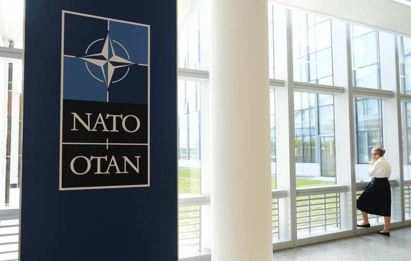 НАТО наполовину сократила численность российской миссии при альянсе