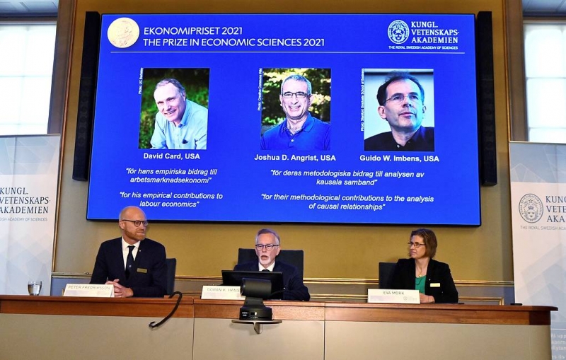 Премию по экономике памяти Нобеля присудили за эмпирический взгляд на экономику отношений