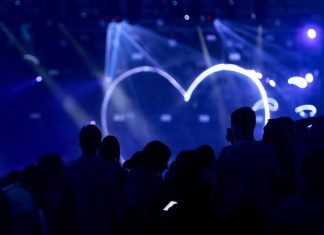 Роспотребнадзор: новых ограничений на проведение массовых мероприятий не вводилось