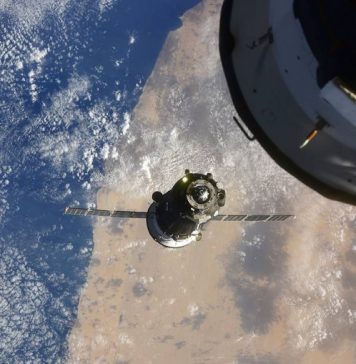 «Союз МС-19» с первым в мире «киноэкипажем» пристыковался к МКС