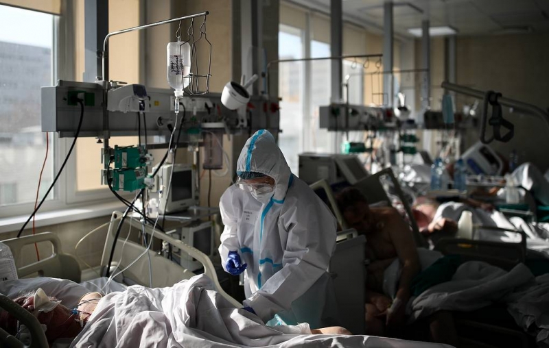 В России впервые зарегистрировали более 1 тыс. смертей от ковида за сутки