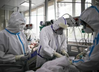 В России выявили 32 196 случаев заражения коронавирусом за сутки. Это максимум за пандемию