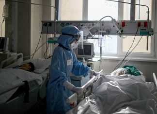 В России за сутки выявили 40 251 случай заражения коронавирусом. Это новый максимум