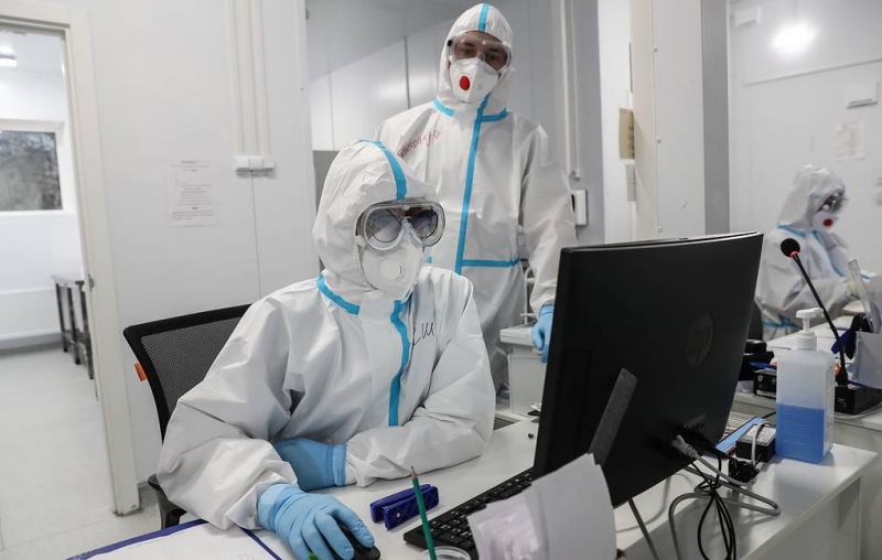 В России за сутки зарегистрировали 1 015 смертей из-за коронавируса. Это новый максимум