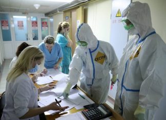 В России за сутки зарегистрировали 973 смерти из-за коронавируса. Это новый максимум