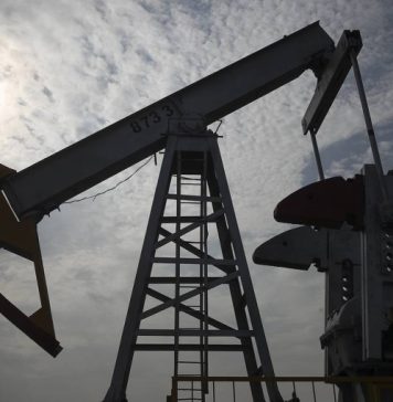 Цена нефти марки Brent на бирже ICE опустилась ниже $78 за баррель