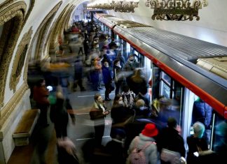 Человек погиб на станции московского метро «Сходненская», пытаясь спасти пассажира на пути