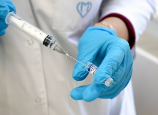 Эксперт: у привитых от ковида с изначально высоким титром антител осложнения маловероятны