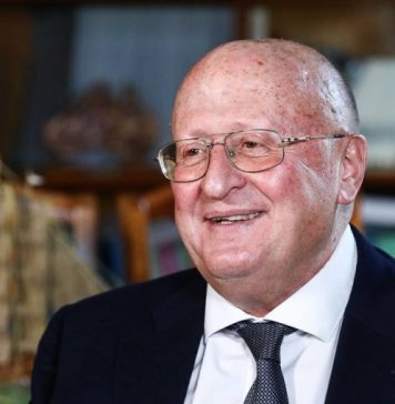 Гинцбург заявил о высокой эффективности совместного применения вакцин от ковида и гриппа