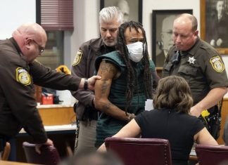 Подозреваемому в наезде на людей в США предъявили обвинения в умышленном убийстве