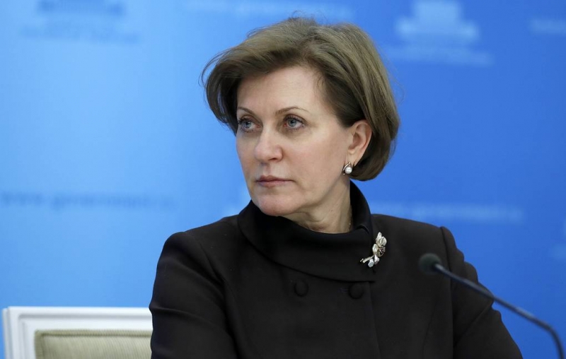 Попова считает, что снимать ограничения из-за ковида в России "категорически рано"