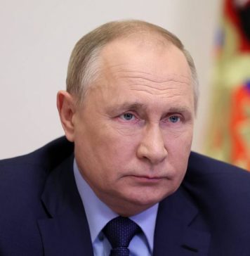 Путин назвал серьезным вызовом незапланированные учения США в акватории Черного моря