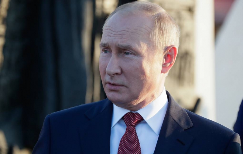 Путин поддержал идею о дополнительной выплате участникам обороны Севастополя